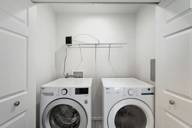 Building Photo - Pending/ Rented - Spacious 3-Bed, 2-Bath East Tucson Home with Large Yard & Open Layout