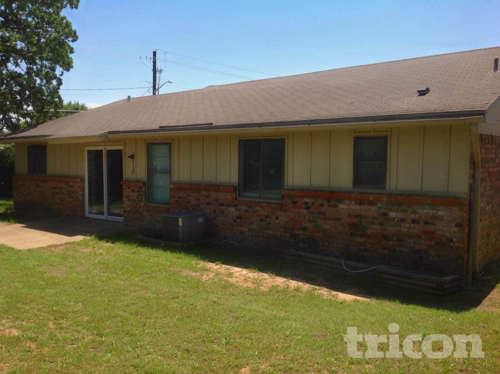 Building Photo - 1721 Oak Tree Dr