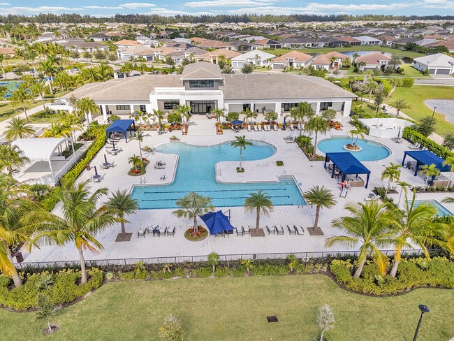 Building Photo - 5320 St Armands Way