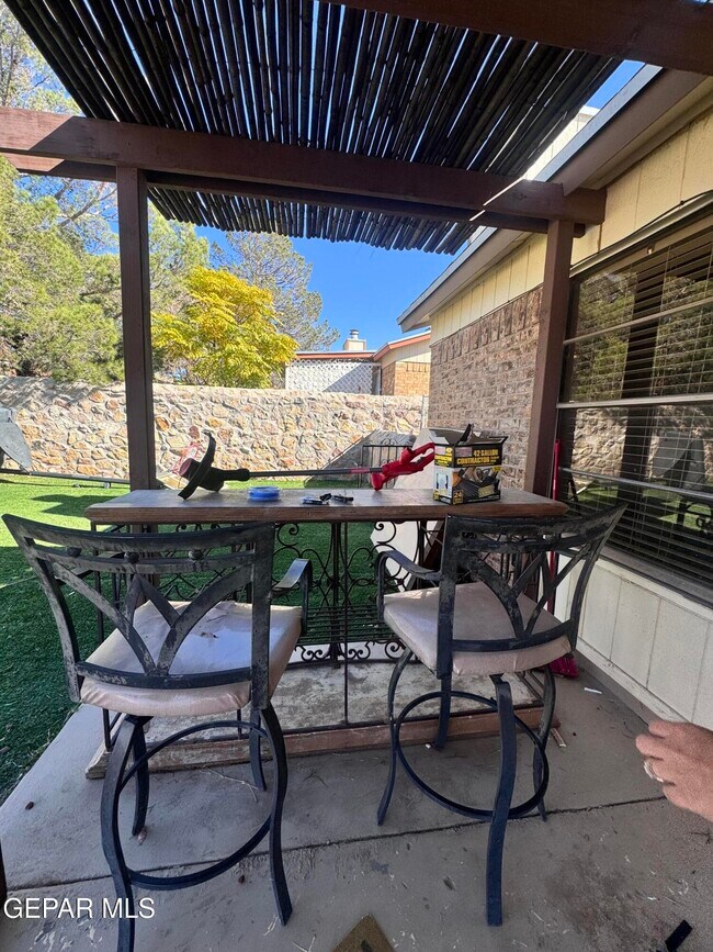 Building Photo - 701 Porras Dr