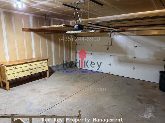 Building Photo - 790 N Single Family Home