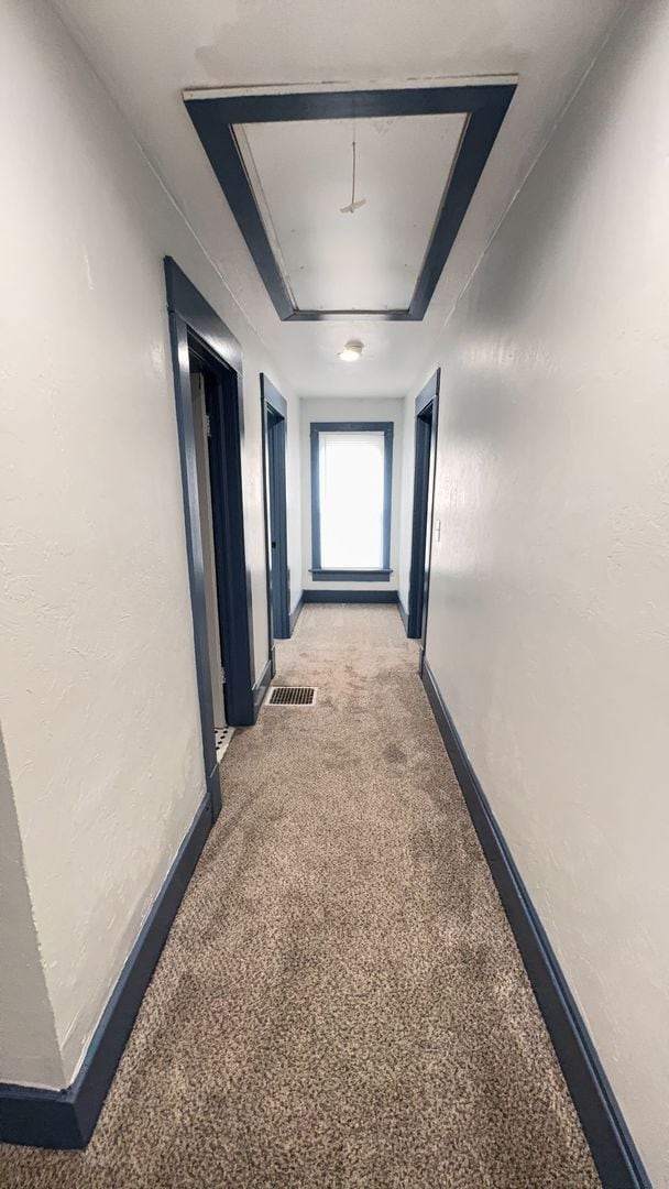 Building Photo - 802 W Oak Ave