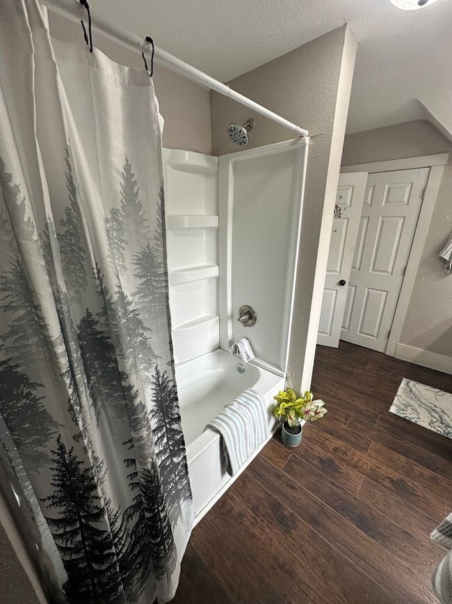 Building Photo - Remodeled 3 bed, 1 bath home for rent.