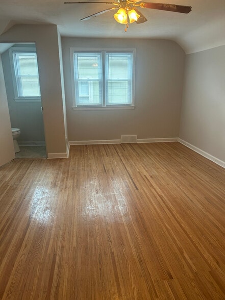 Building Photo - 352 Barry Rd