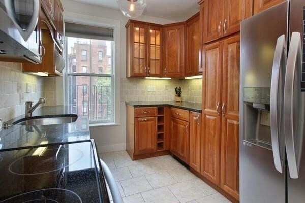 Primary Photo - 215 W Springfield St