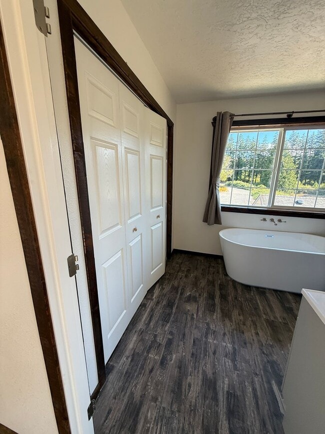 Building Photo - Country Living in this new remodel house