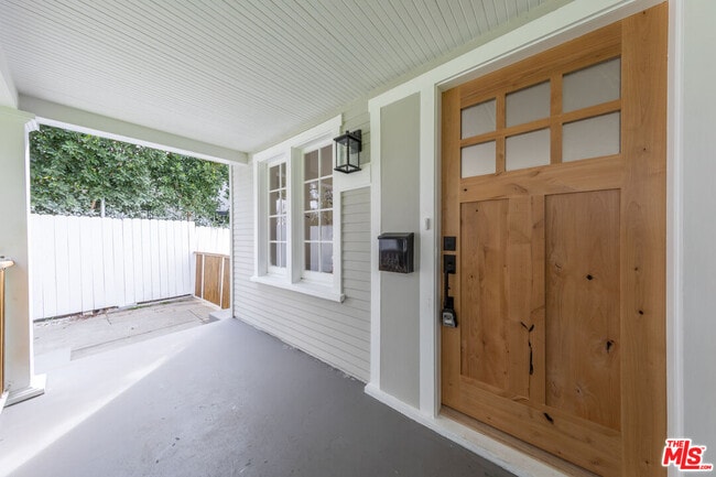 Building Photo - 3766 Valleybrink Rd