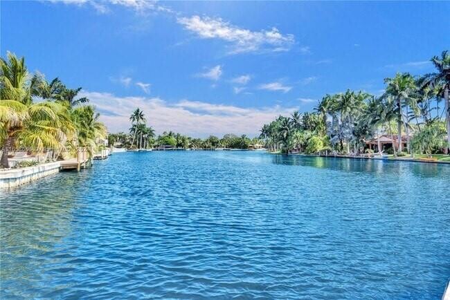 Building Photo - 1816 E Oakland Park Blvd