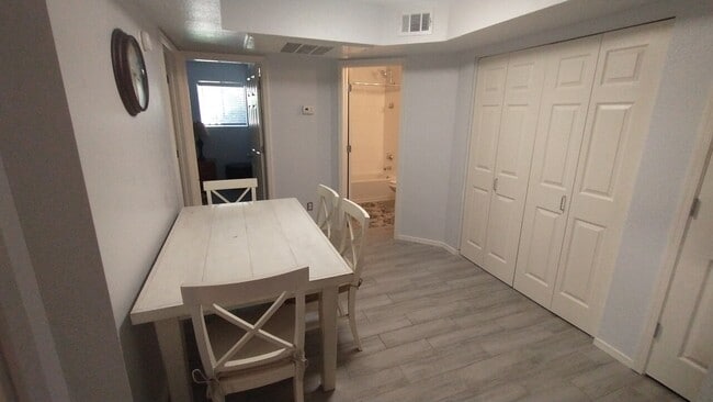 Building Photo - Dobson Bay Club