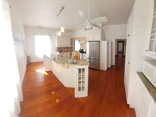 Building Photo - Islay Street  770-774