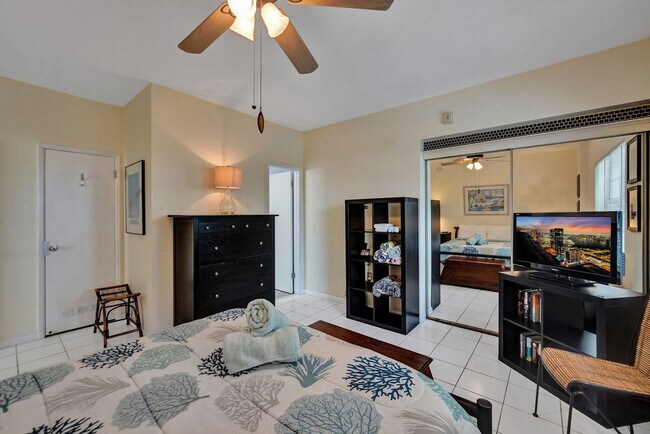 Building Photo - 2908 Bayshore Dr
