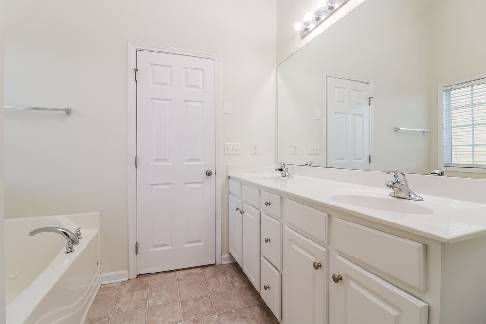 Building Photo - 215 Overlook Dr