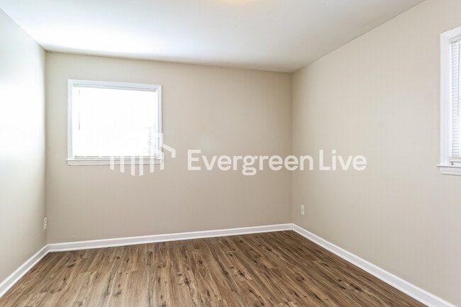 Building Photo - 1639 Vancouver Dr