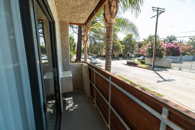 Interior Photo - 4444 Ensign Avenue