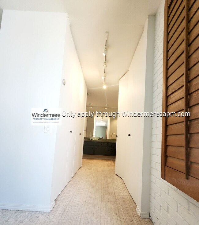 Building Photo - Gorgeous Campus Commons Home Available Now!