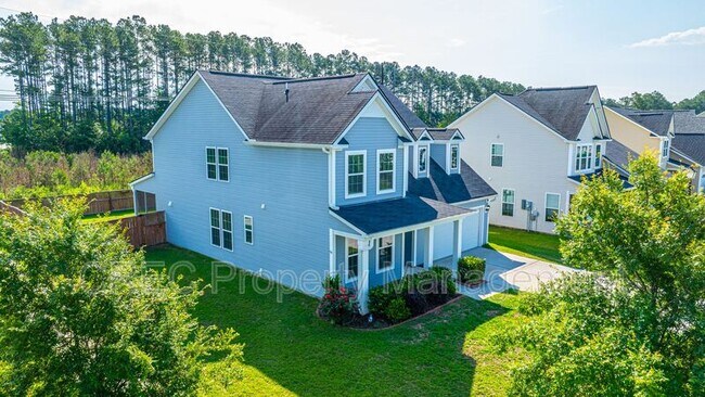 Building Photo - 201 Bigleaf Ct