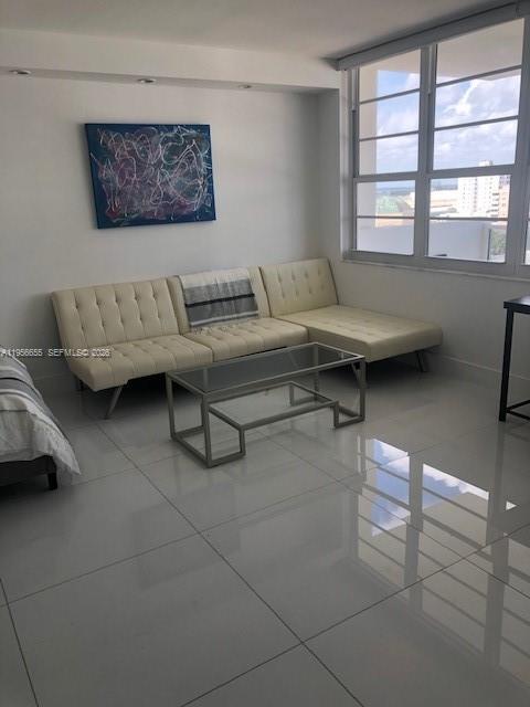 Building Photo - 100 Lincoln Rd