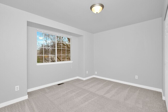 Building Photo - 10708 NE 107th Pl