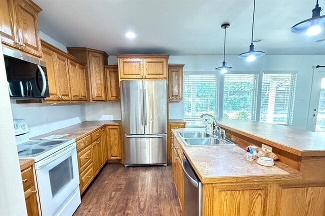 Building Photo - 9303 Robins Nest Ln