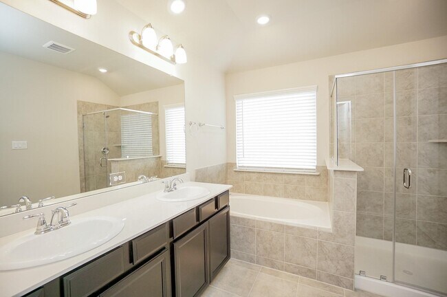 Building Photo - 1234 Oak Barrel Run