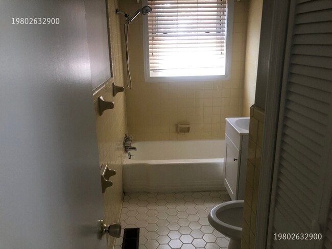 Building Photo - 418 Sherman St