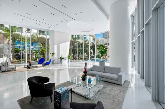 Building Photo - 300 Biscayne Blvd Way