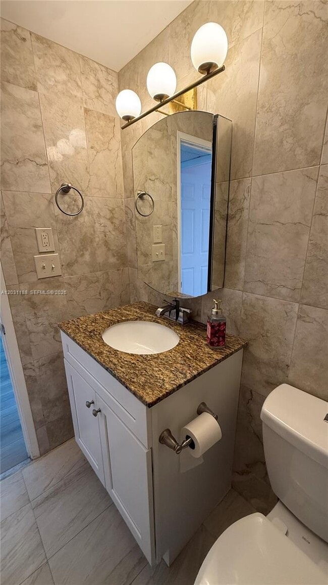 Building Photo - 400 Kings Point Dr