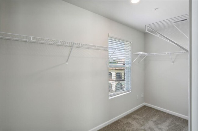 Building Photo - 3648 S Fulton Ave