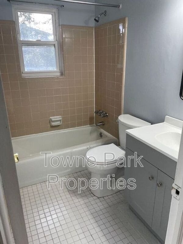 Building Photo - 1753 Davidson Dr