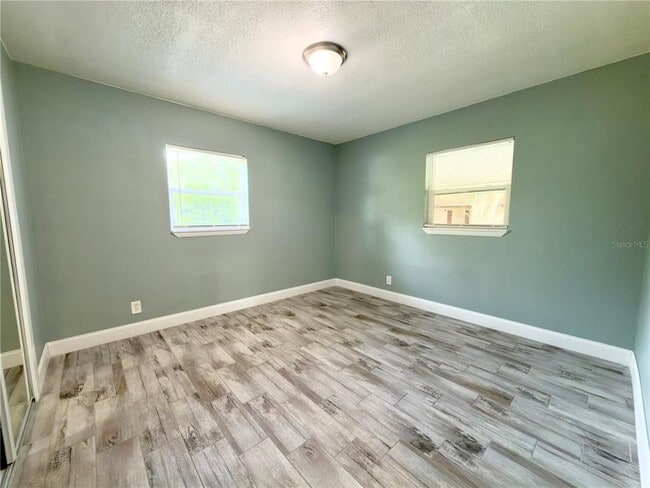 Building Photo - 1227 Bloxam Ave