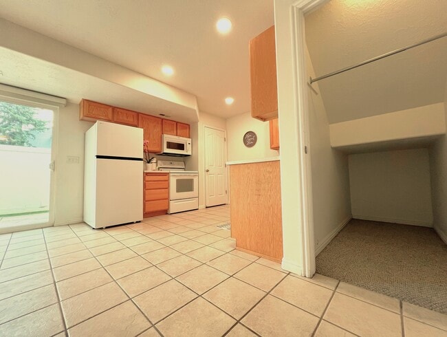 Building Photo - 352 E Newsome Park Ln