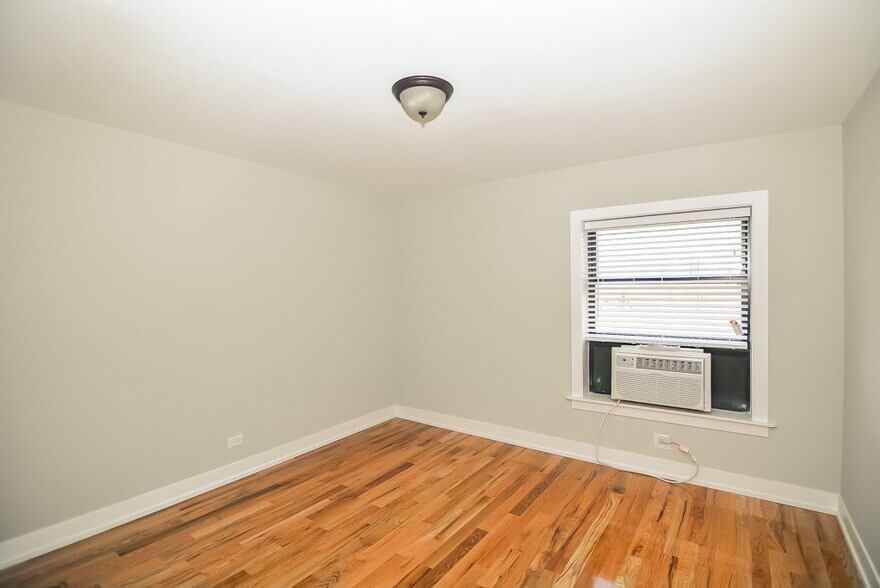 Building Photo - 555 W Arlington