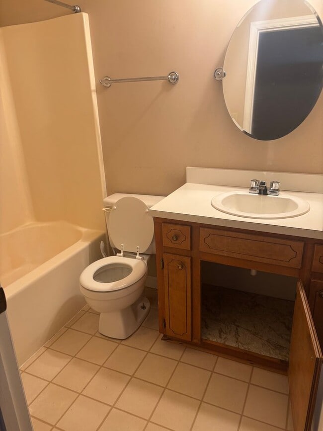 Building Photo - 744 Colony Pl