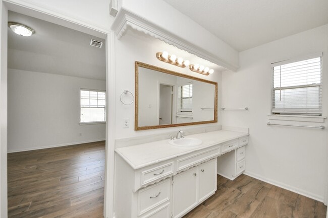Building Photo - 8006 Oakington Dr