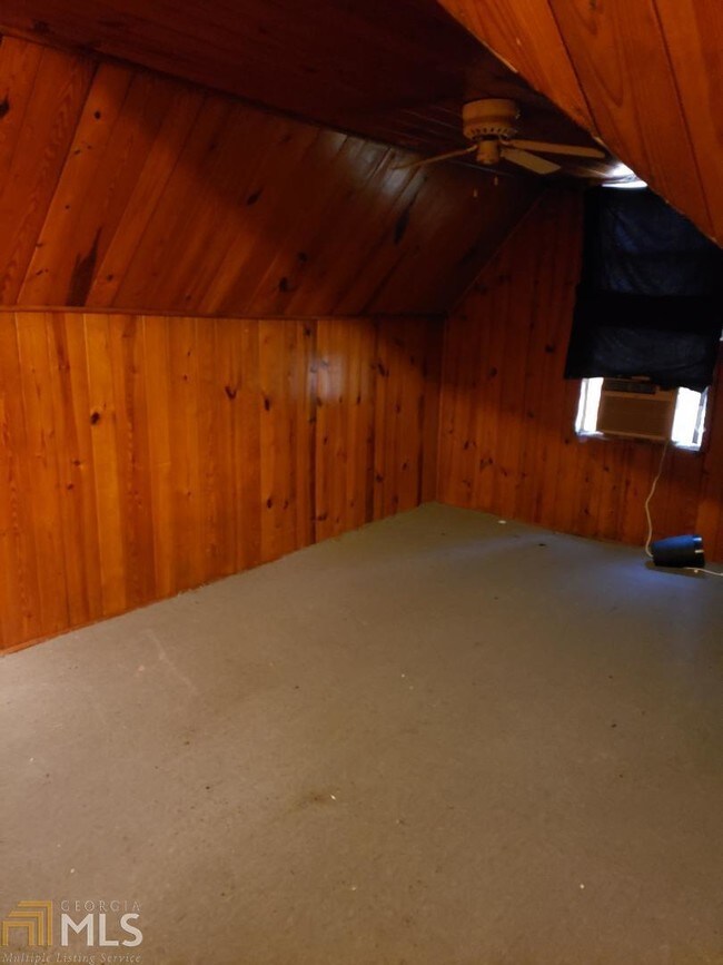 Building Photo - 586 Shannon Dr SW