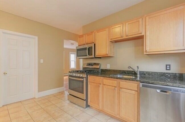 Primary Photo - 28 Melbourne St