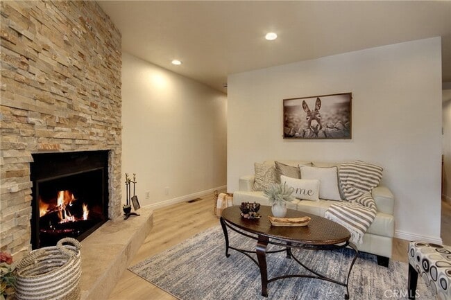 Building Photo - 430 E Country Club Blvd