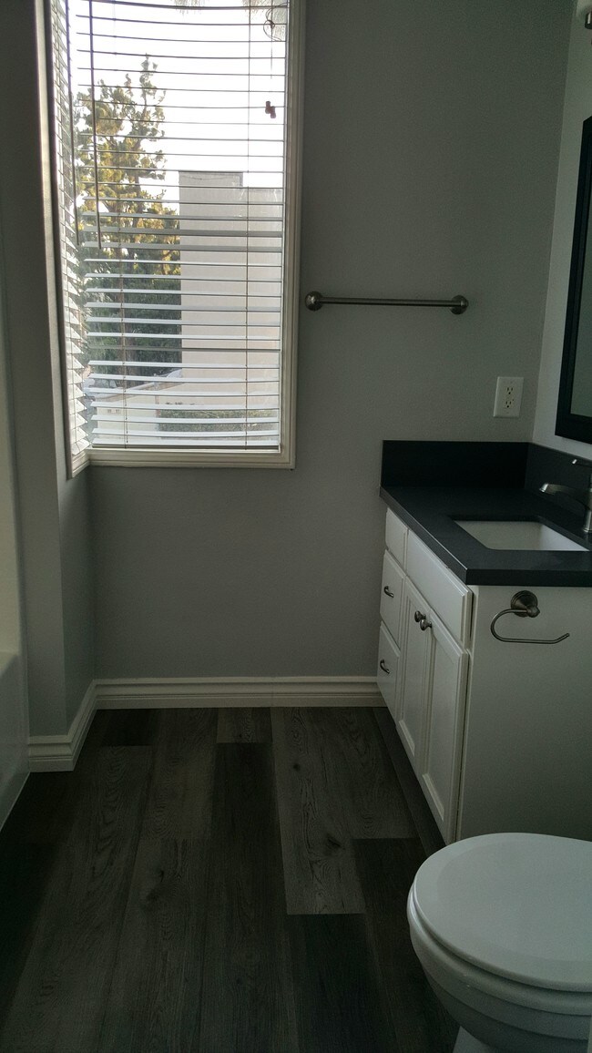 Building Photo - 9900 Jordan Ave