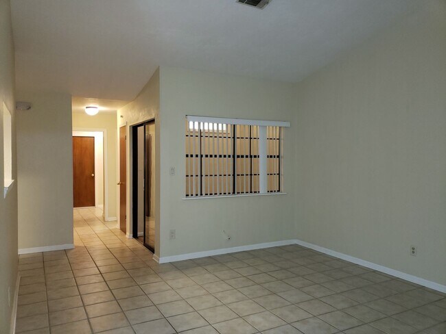 Building Photo - 2 Bedroom for rent January 2026 in NE Tall...