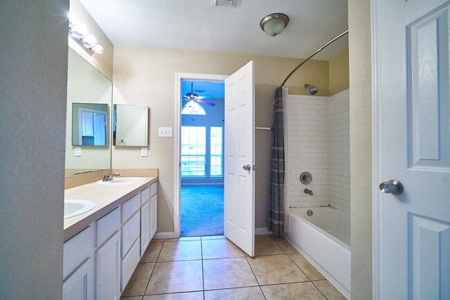 Building Photo - 1914 Marvell Dr