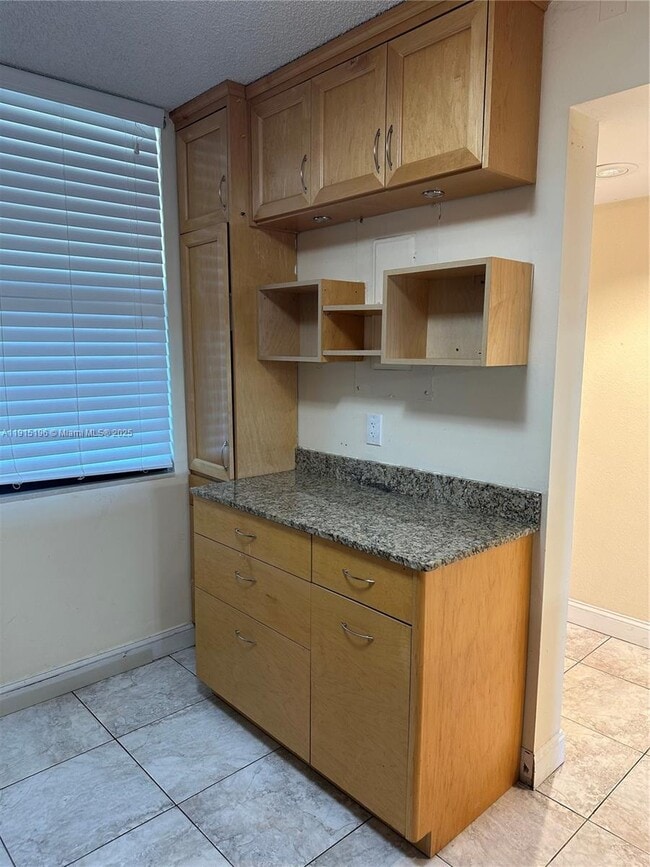 Building Photo - 1526 Whitehall Dr