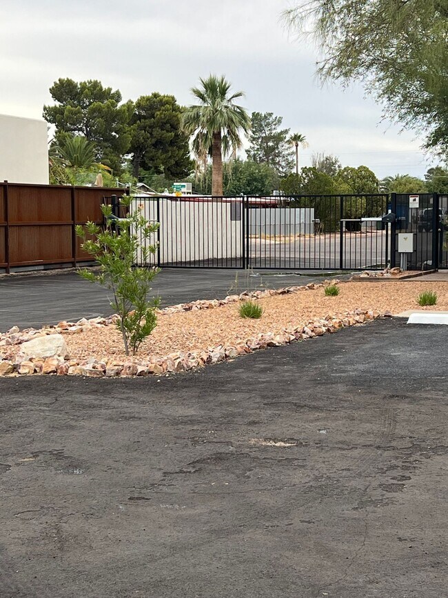 Building Photo - 349 E Calle Arizona