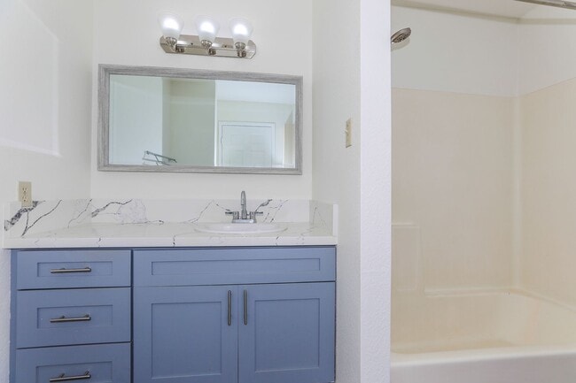 Building Photo - WAIPIO GENTRY: 2-BED, 1-BATH, 1-PARKING NOW AVAILABLE !