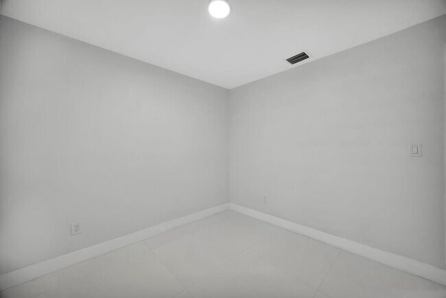 Building Photo - 14851 SW 71st St