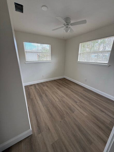 Building Photo - 150 Live Oak St