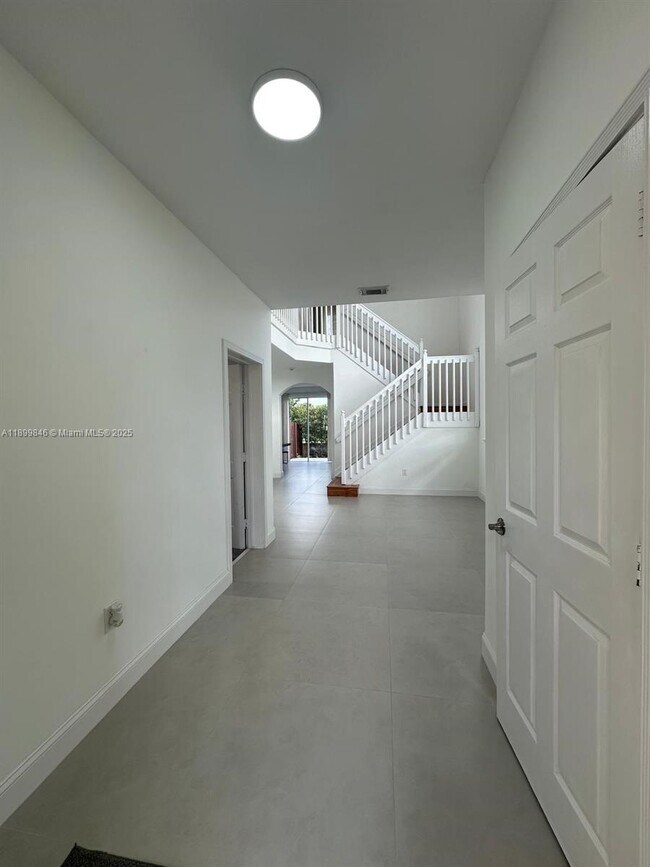 Building Photo - 10101 NW 32nd Terrace