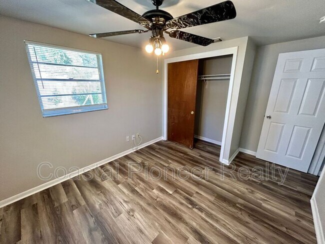 Building Photo - 1016 E Seneca Ave