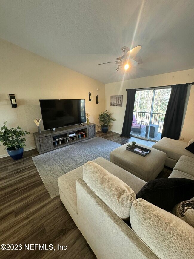 Building Photo - 10200 Belle Rive Blvd