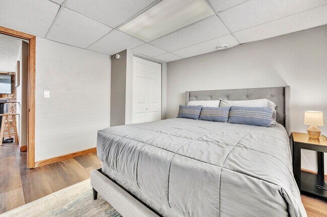 Building Photo - 2803 Sportsmans Dr