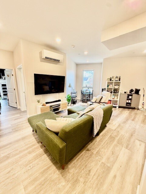 Building Photo - 5 Fremont St